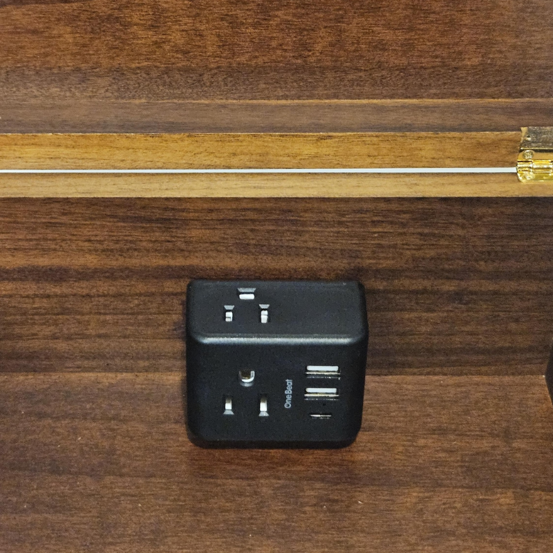Vendoraque Discreet Charging Station